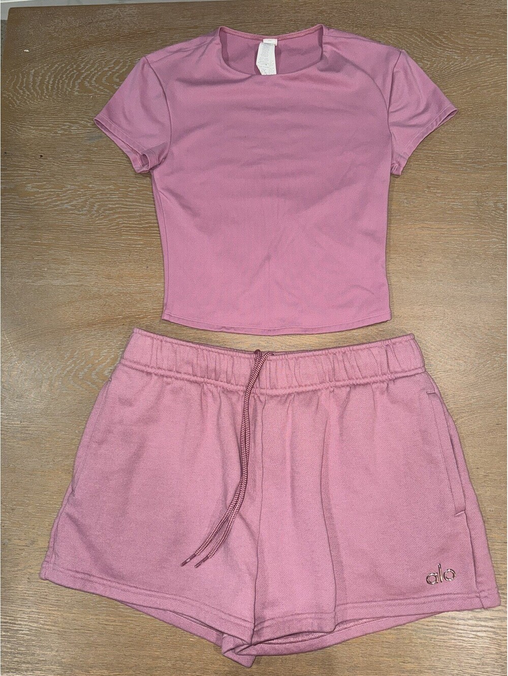 Alo Accolade Shorts Alosoft Crop Finesse Short Sleeve Top Set SIZE SMALL Pink